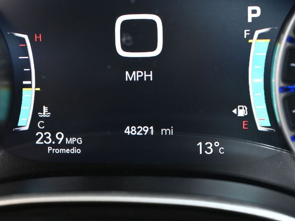 Used 2023 Chrysler Pacifica Touring-L image 31