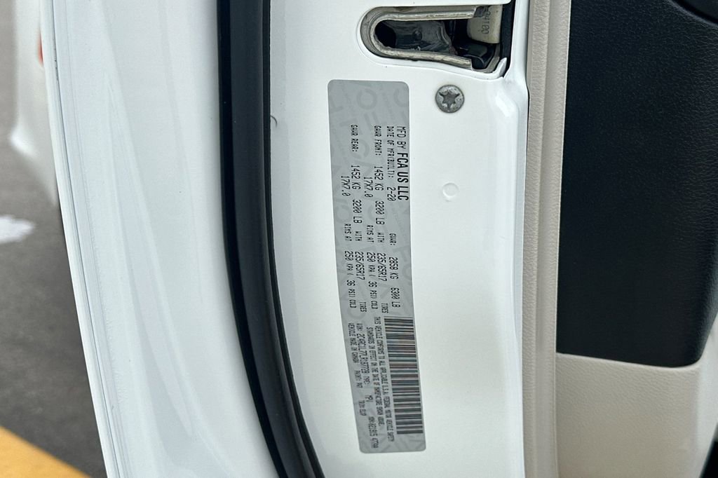 Used 2020 Chrysler Pacifica Touring-L w/ Premium Audio Group FWD image 35