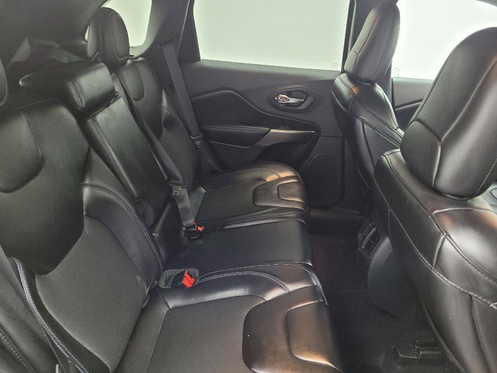 Used 2019 Jeep Cherokee Latitude Plus w/ Comfort/Convenience Group image 19