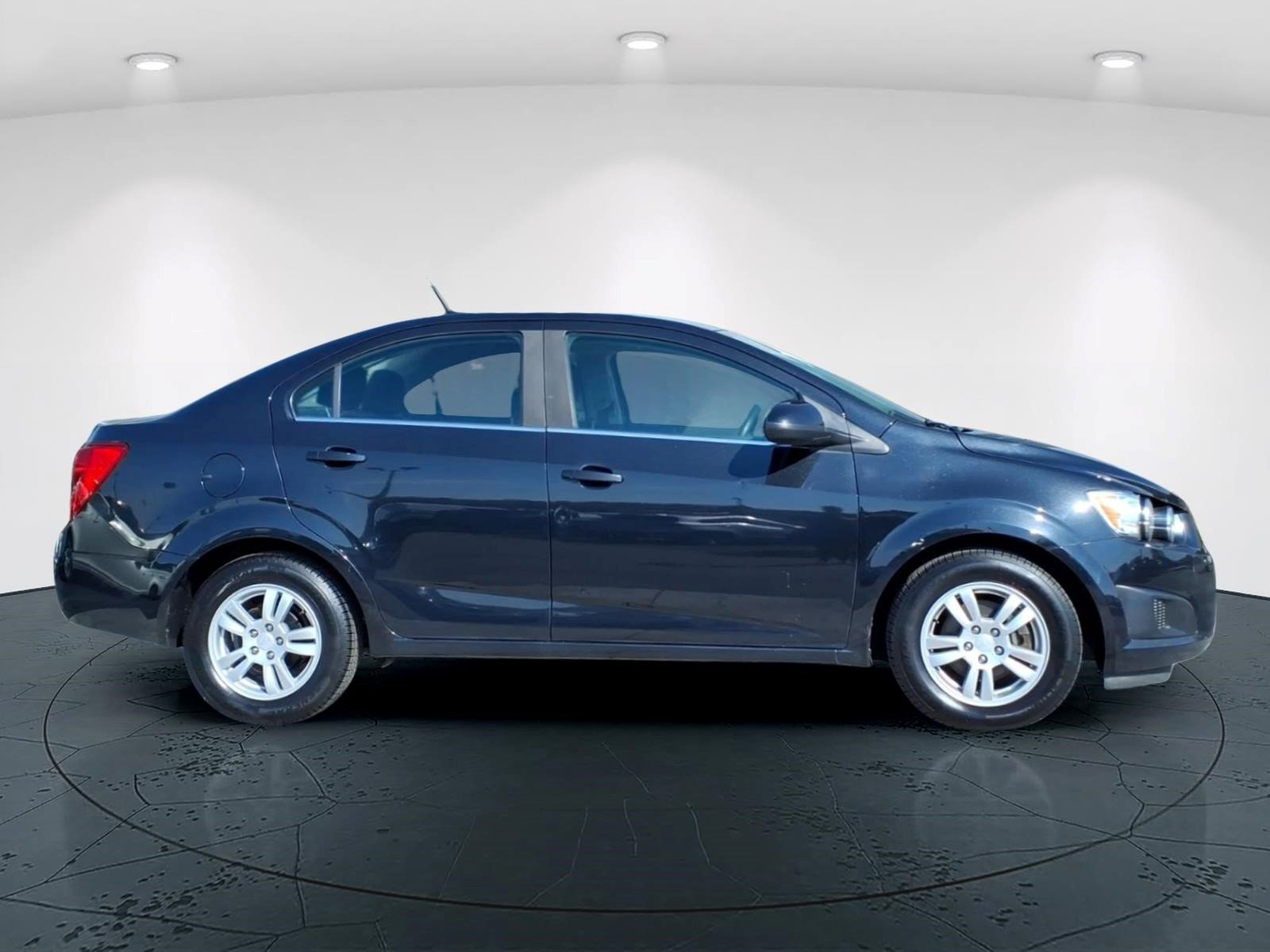 Used 2014 Chevrolet Sonic LT FWD image 2