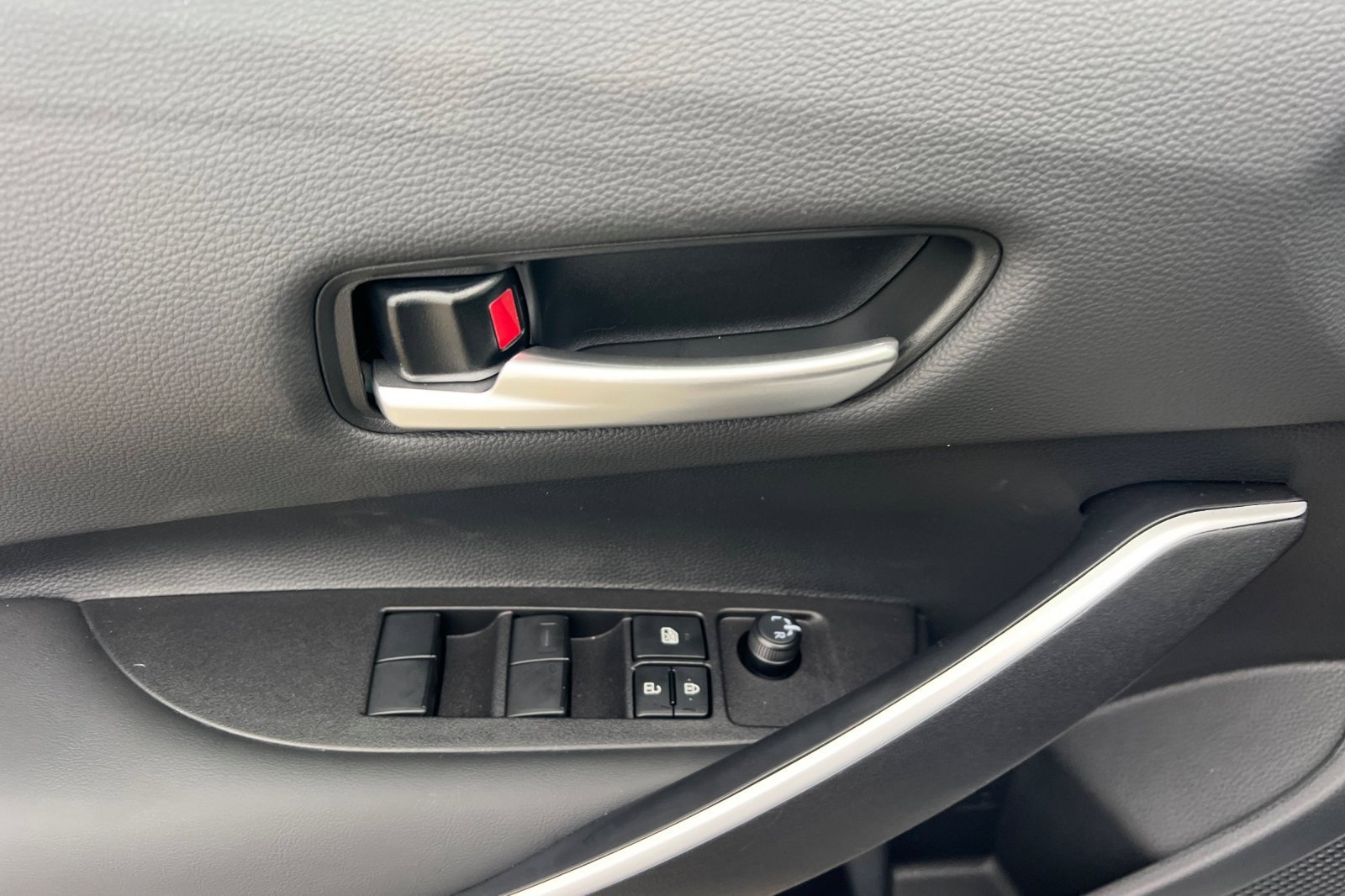 Used 2025 Toyota Corolla SE image 8