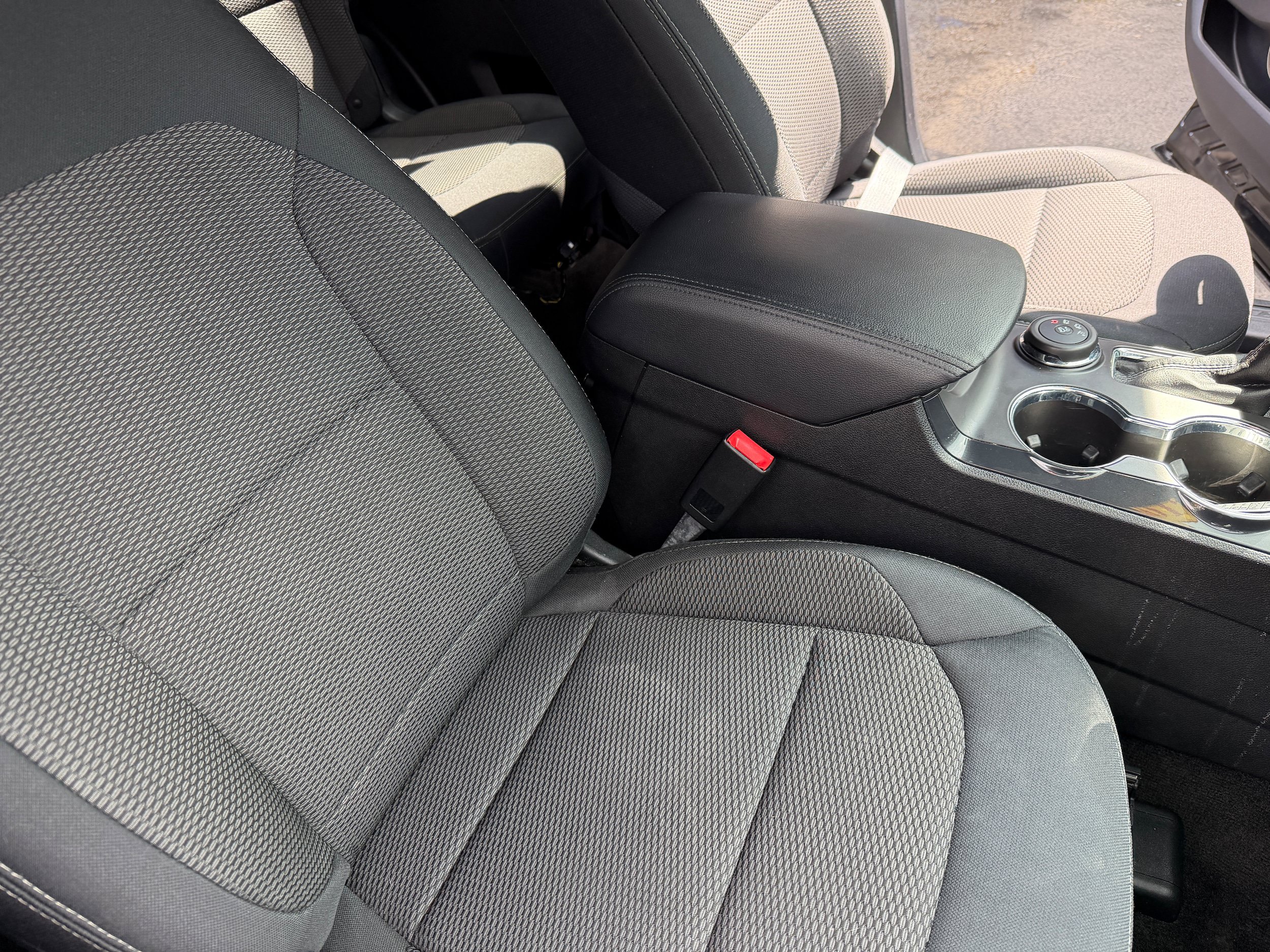 Used 2018 Ford Explorer XLT AWD/4WD image 18