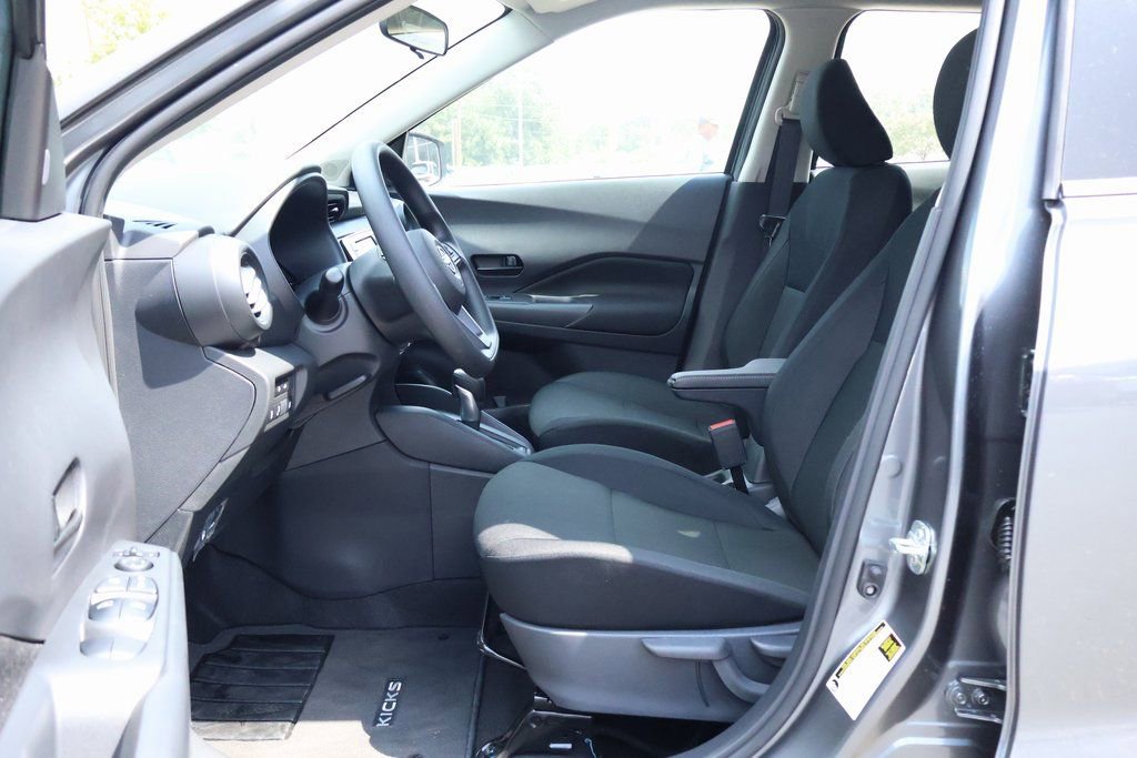 New 2025 Nissan Kicks Play S image 7