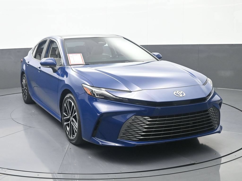 Used 2025 Toyota Camry XLE FWD image 9