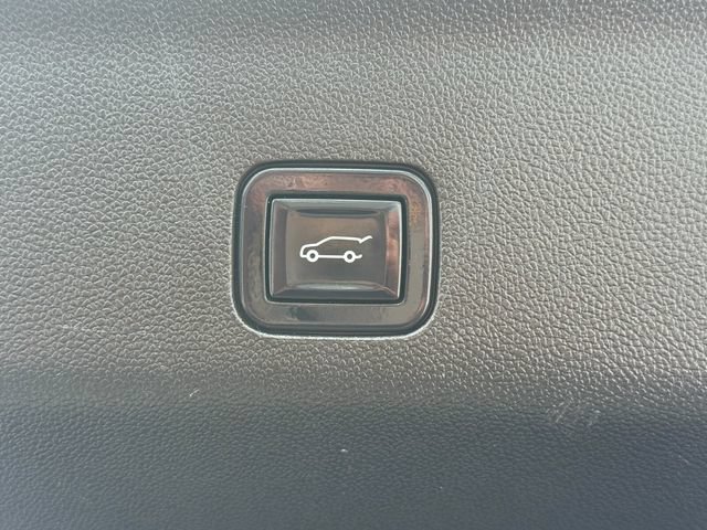 Used 2022 Chevrolet Suburban Premier RWD image 28