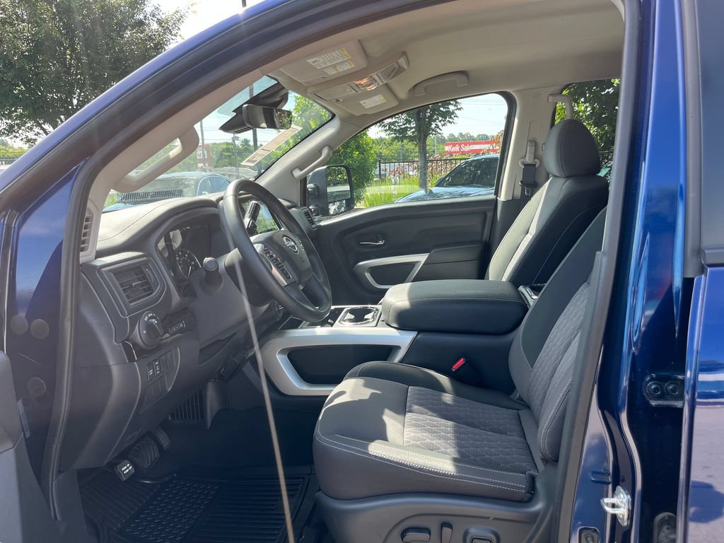 Used 2024 Nissan Titan SV w/ SV Convenience Package AWD/4WD image 9