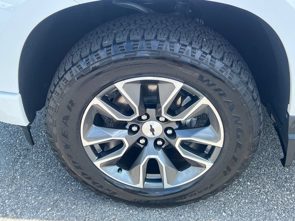 Used 2024 Chevrolet Silverado 1500 RST w/ LPO, Dark Essentials Package AWD/4WD image 12