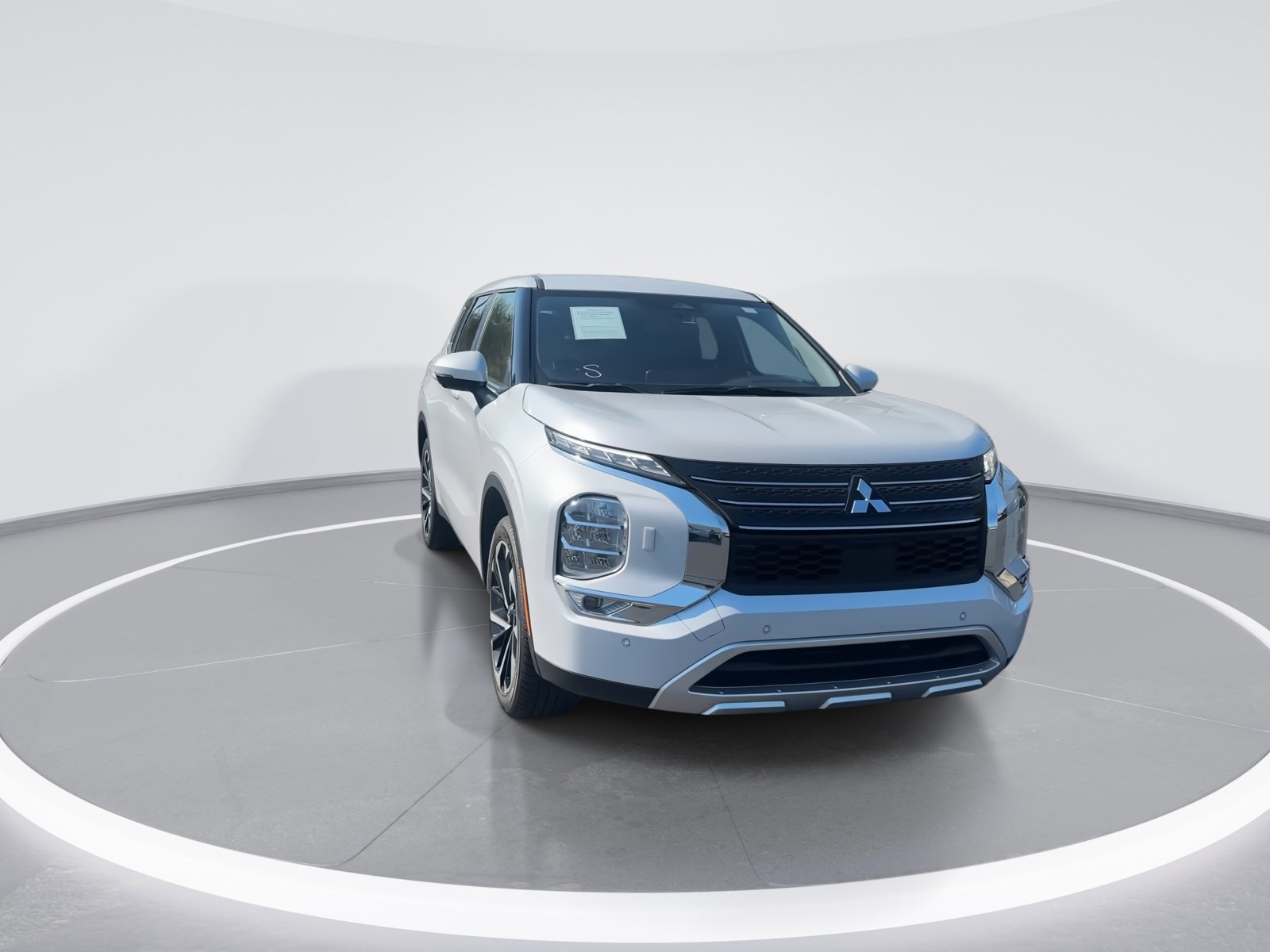 Used 2024 Mitsubishi Outlander SE Black Edition image 3