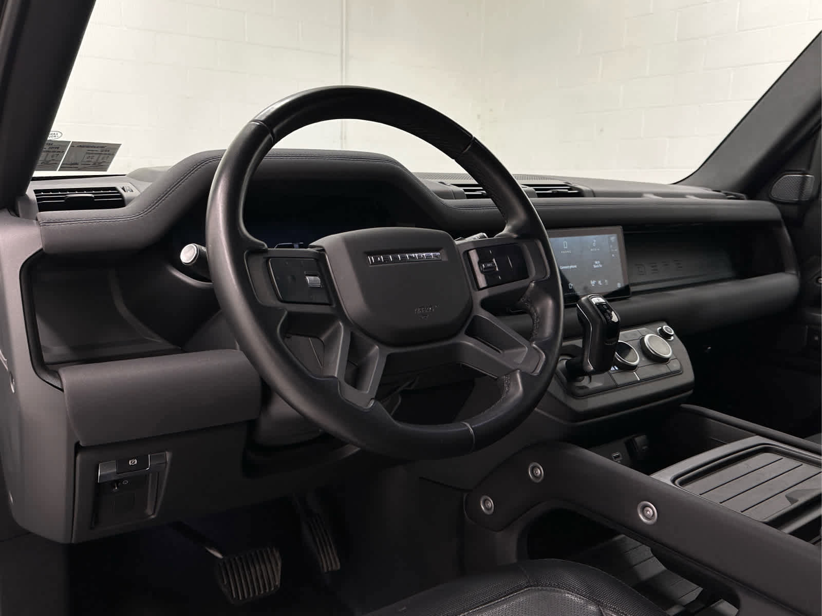 Used 2023 Land Rover Defender 110 X-Dynamic SE AWD/4WD image 10