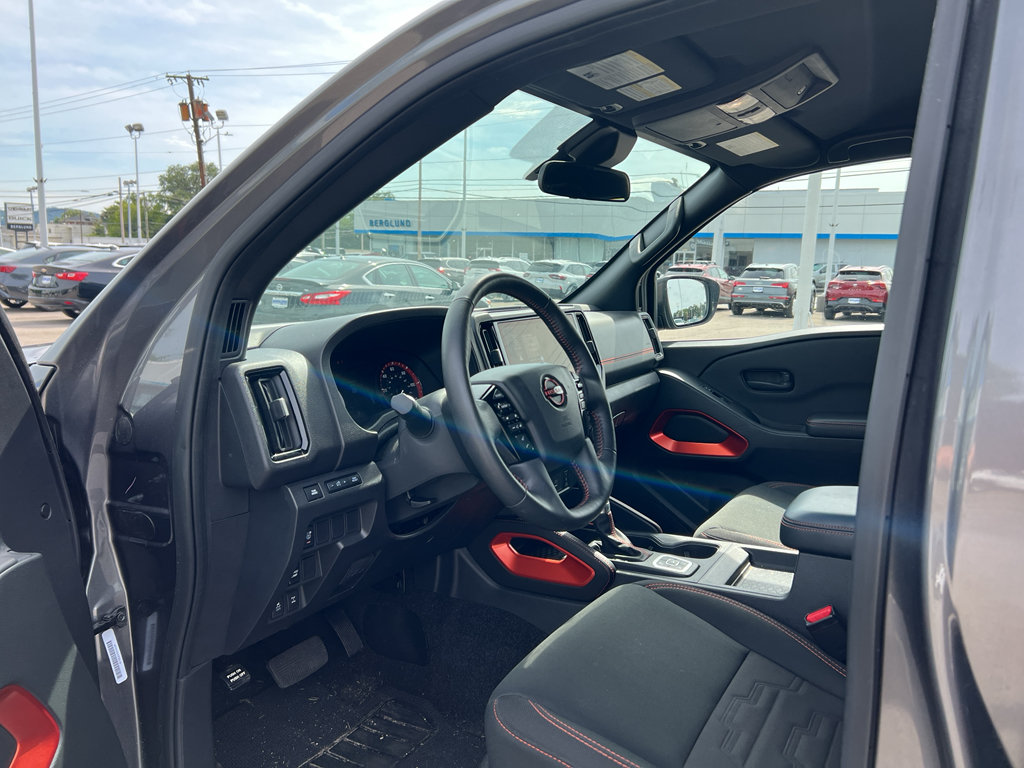 Used 2026 Nissan Frontier PRO-4X AWD/4WD image 9