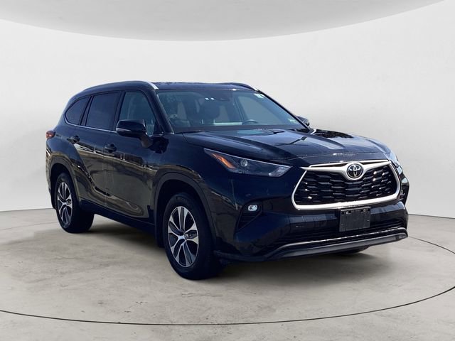 Used 2023 Toyota Highlander XLE image 7