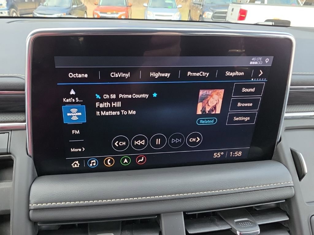 Used 2021 GMC Yukon XL SLT w/ SLT Premium Package image 16