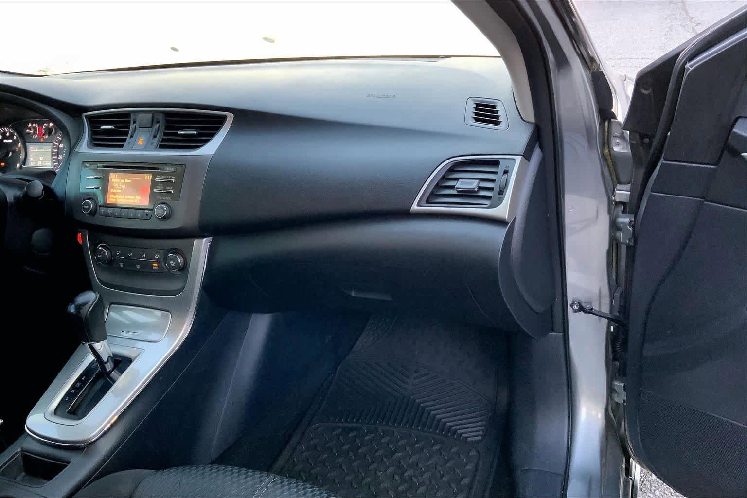 Used 2014 Nissan Sentra SR w/ SR Driver Package FWD image 18