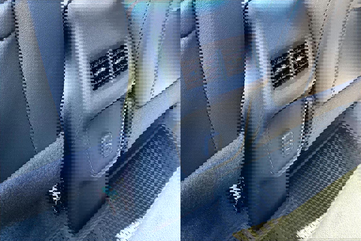 Used 2023 Chevrolet Equinox RS image 33