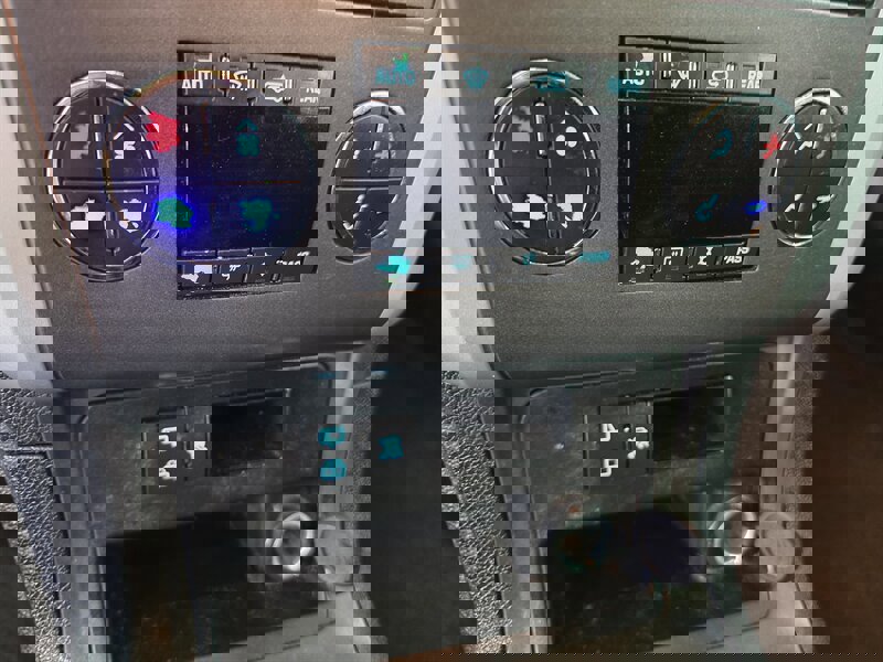 Used 2010 Chevrolet Traverse LT w/ Personal Connectivity Package image 32