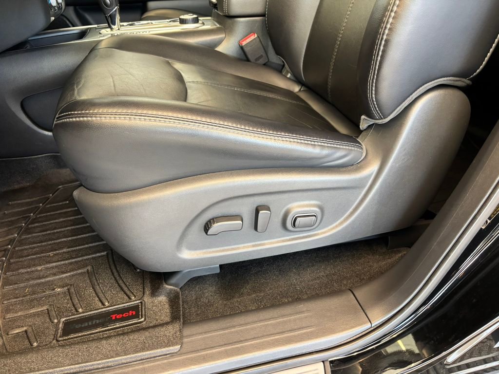 Used 2019 Nissan Pathfinder SL AWD/4WD image 14
