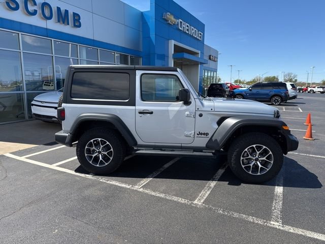 Used 2024 Jeep Wrangler Sport AWD/4WD image 2