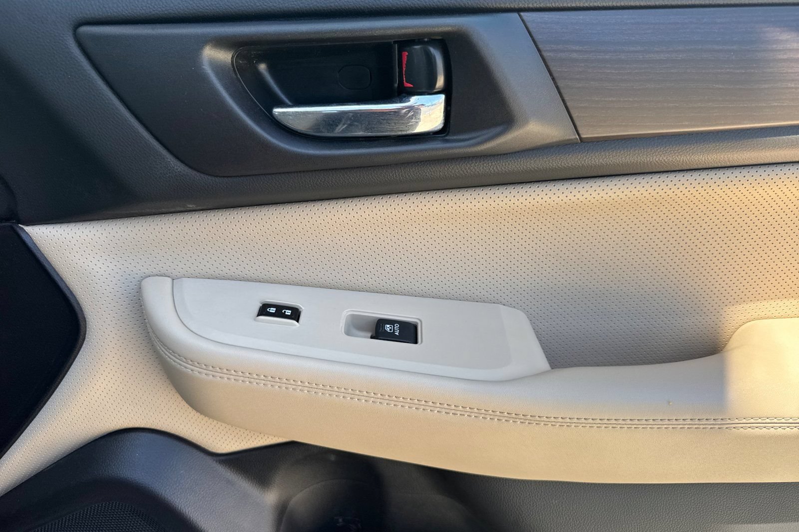 Used 2017 Subaru Legacy 3.6R Limited AWD/4WD image 18