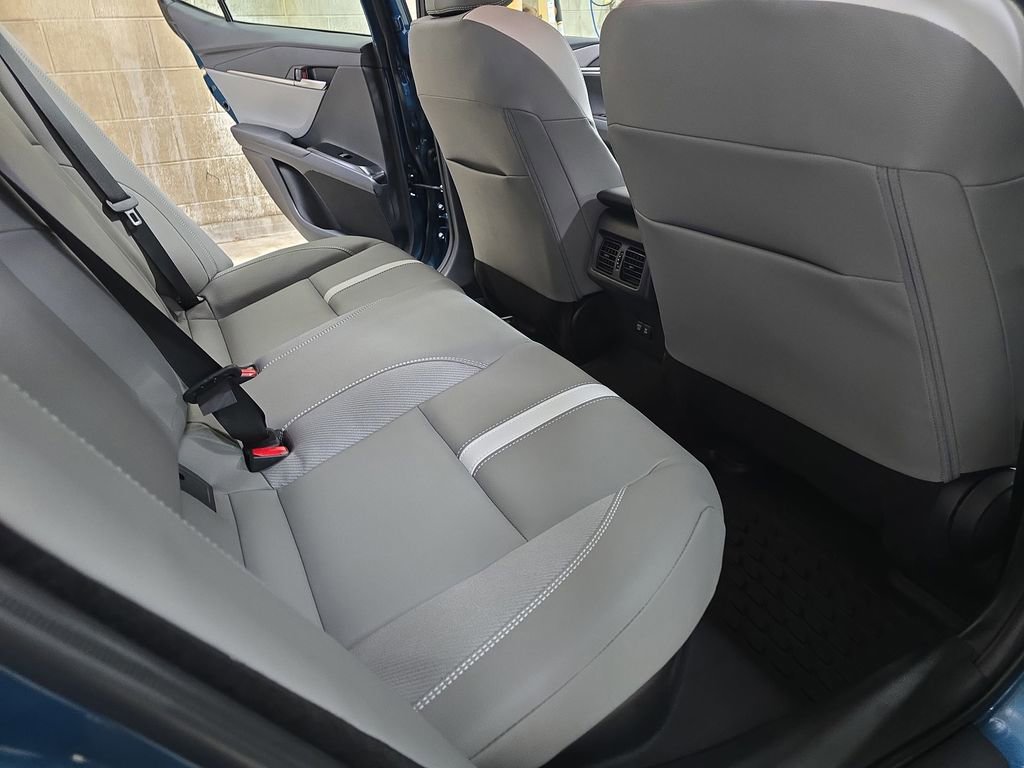 Used 2025 Toyota Camry SE image 12