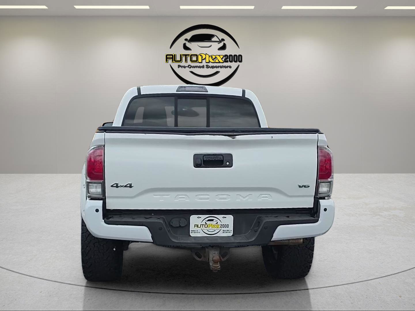 Used 2016 Toyota Tacoma Limited w/ Towing Package AWD/4WD image 6