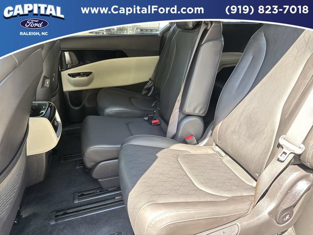 Used 2024 Kia Carnival EX FWD image 18