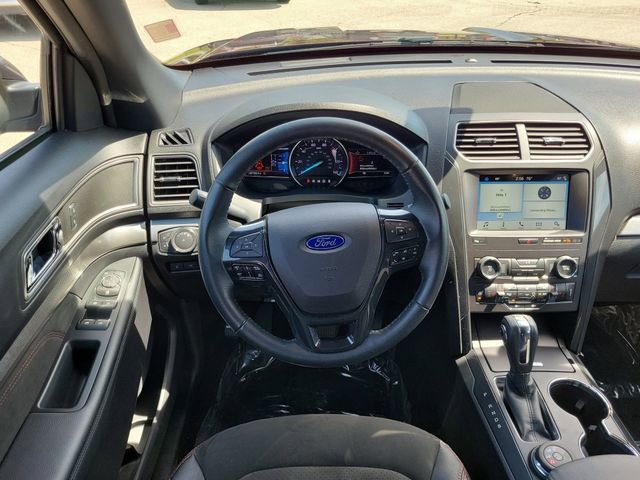 Used 2018 Ford Explorer XLT w/ Equipment Group 202A AWD/4WD image 16