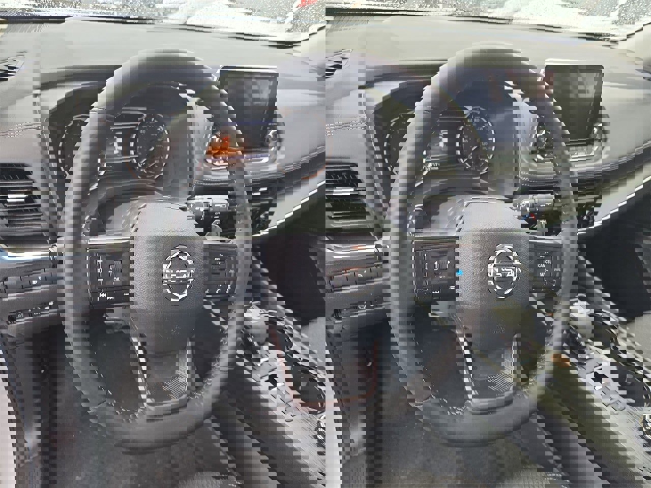 Used 2025 Nissan Rogue SV image 7