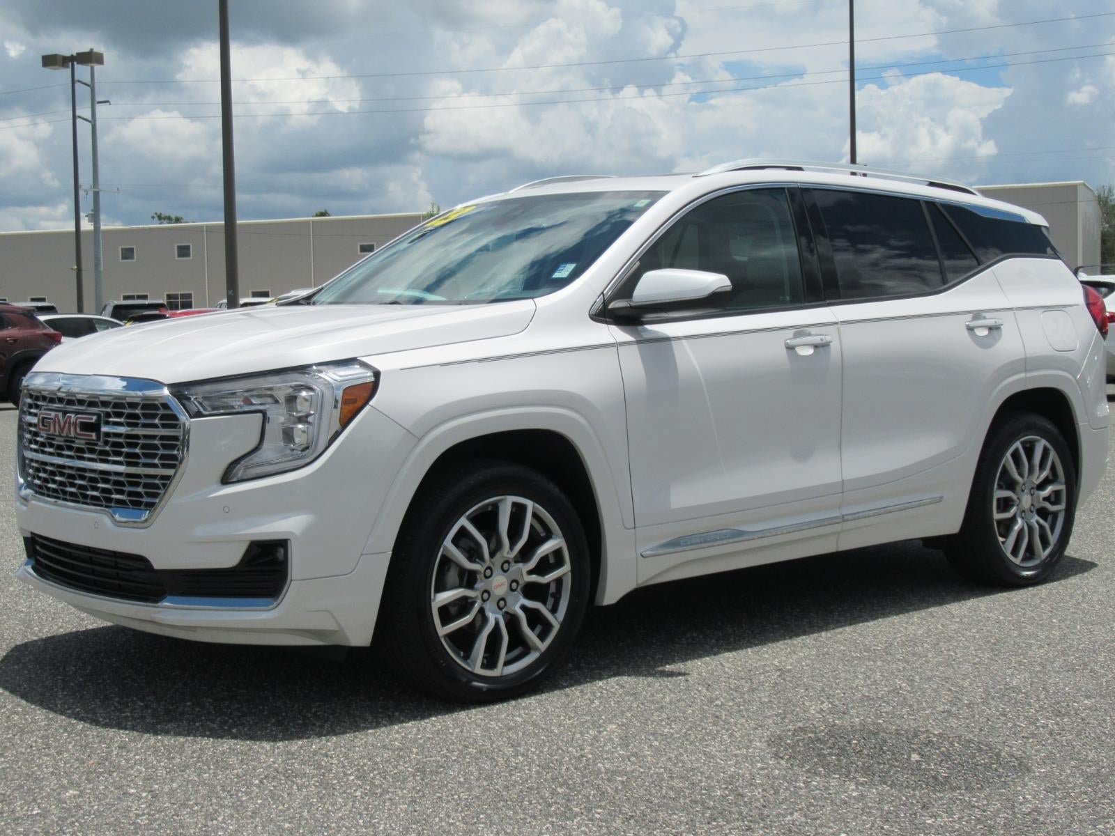 Used 2023 GMC Terrain Denali AWD/4WD image 3