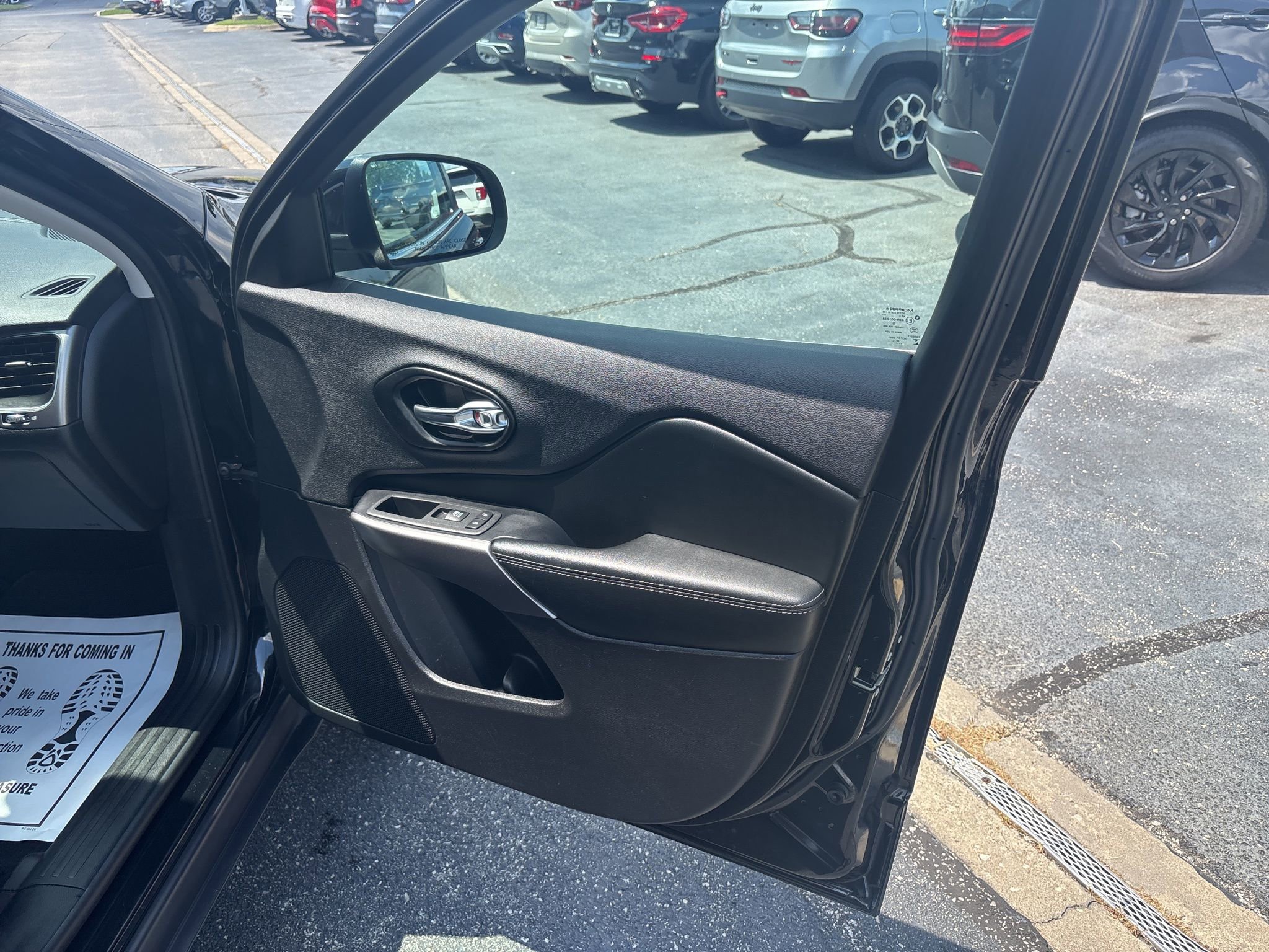 Used 2021 Jeep Cherokee Latitude Lux w/ Comfort/Convenience Group image 16