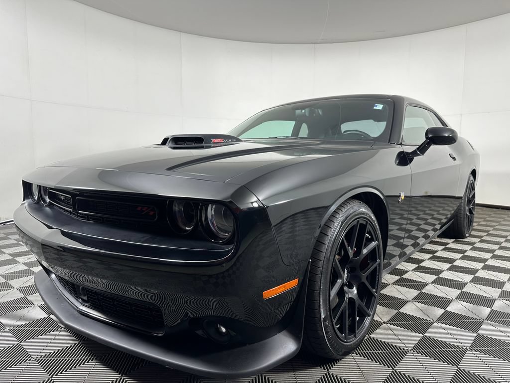 Used 2015 Dodge Challenger R/T Scat Pack RWD image 1