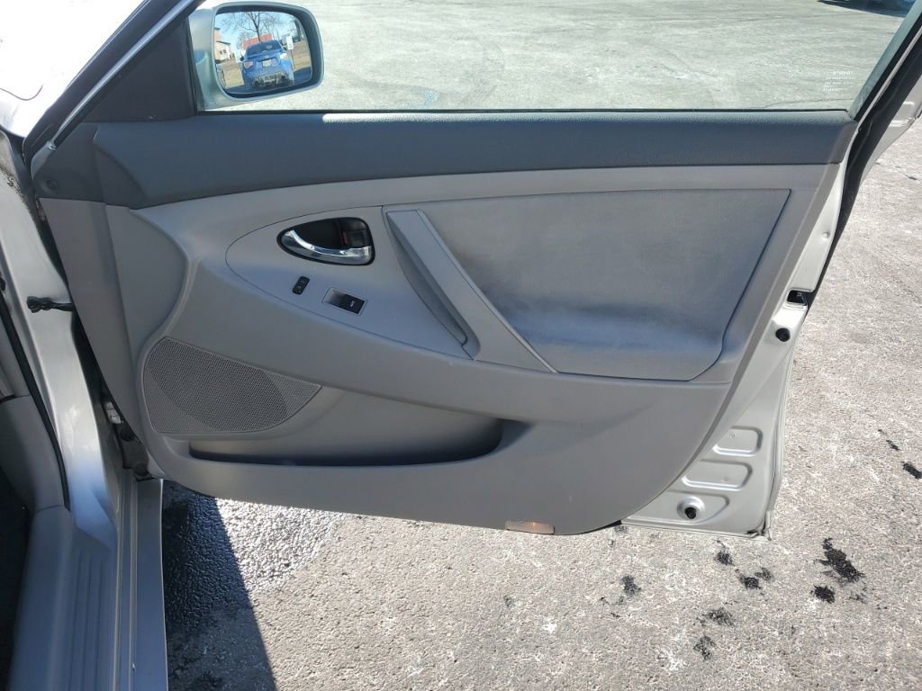 Used 2011 Toyota Camry LE image 28