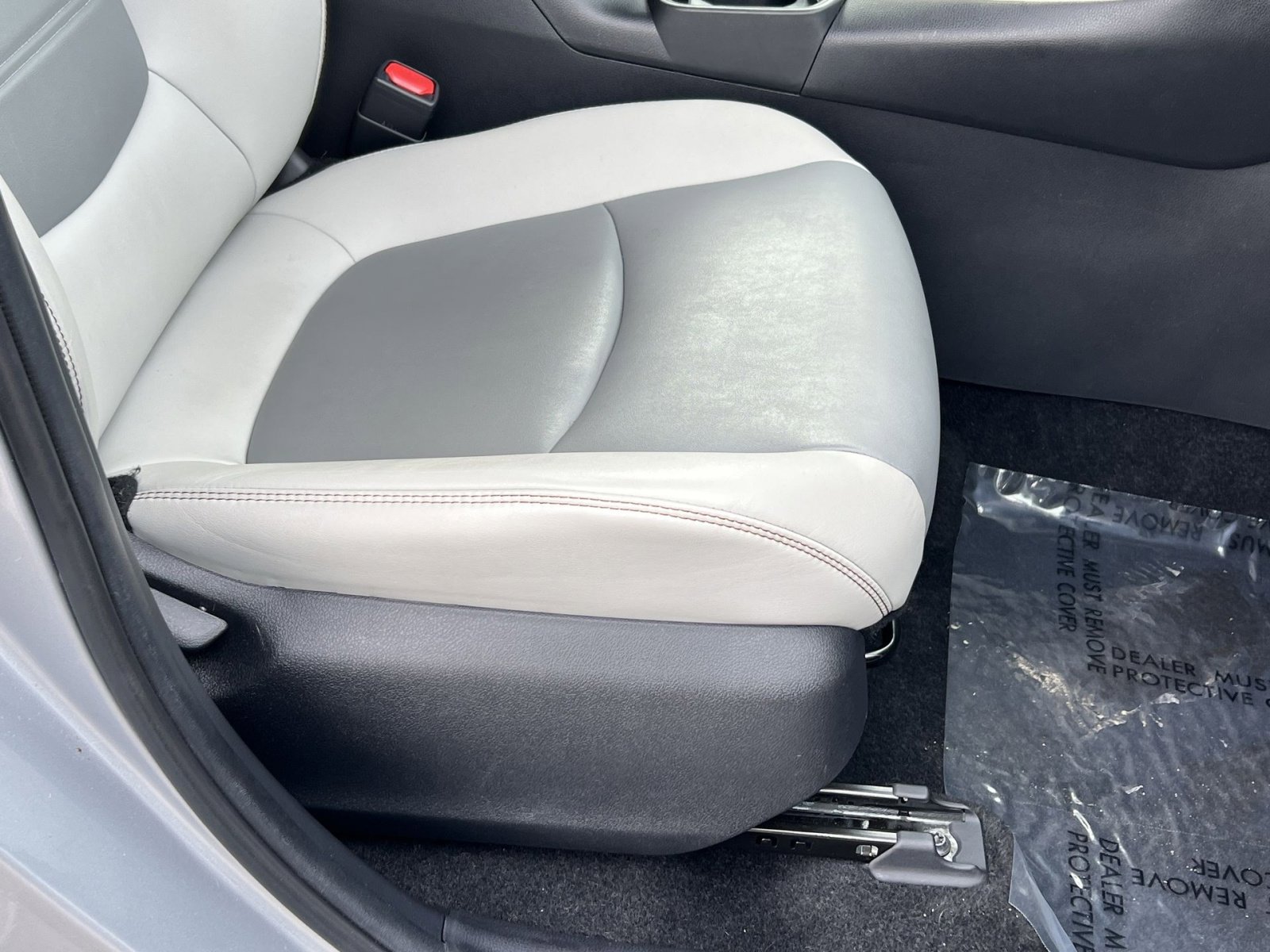 Used 2021 Toyota RAV4 XLE Premium image 31