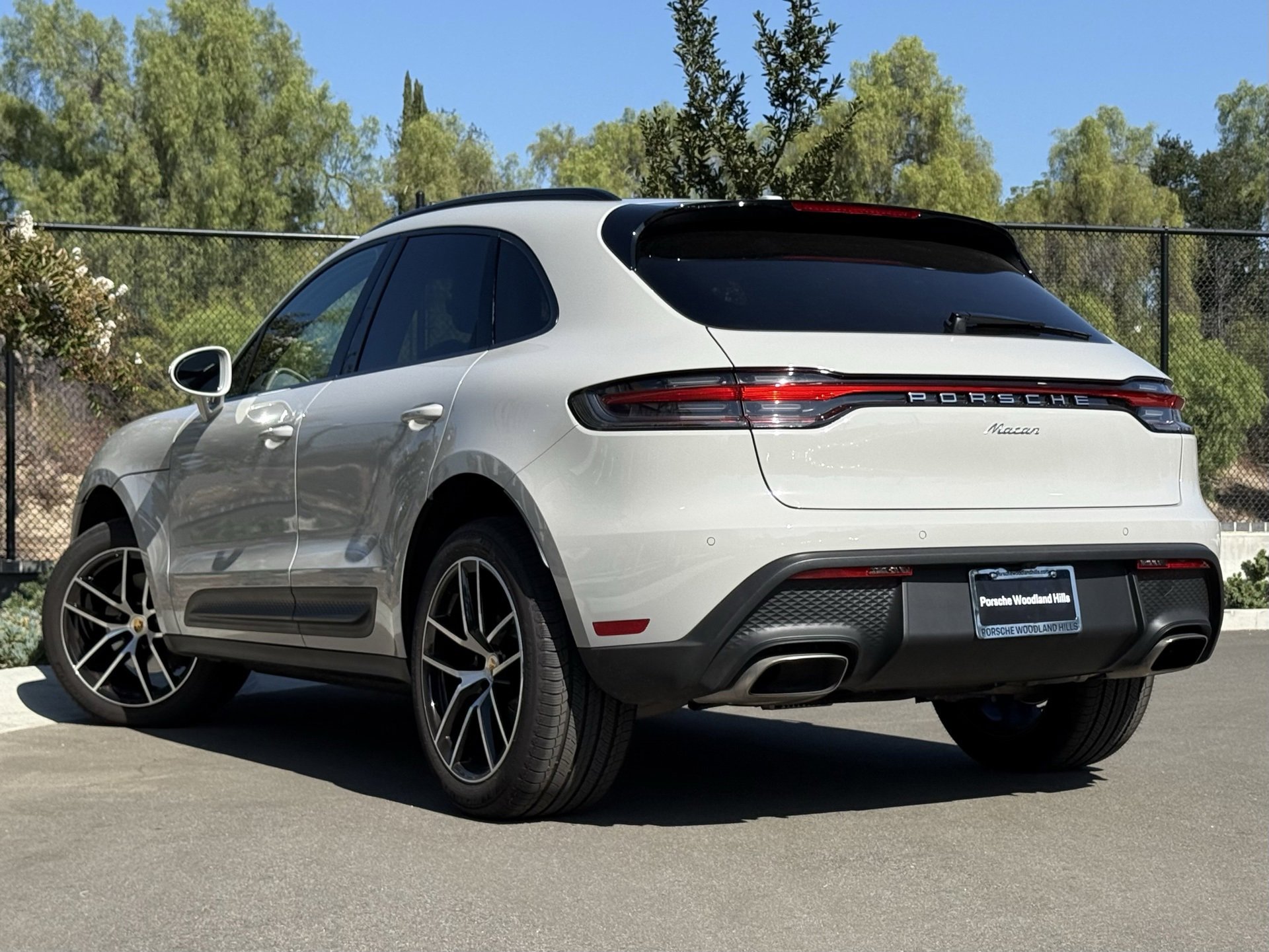Used 2025 Porsche Macan image 3