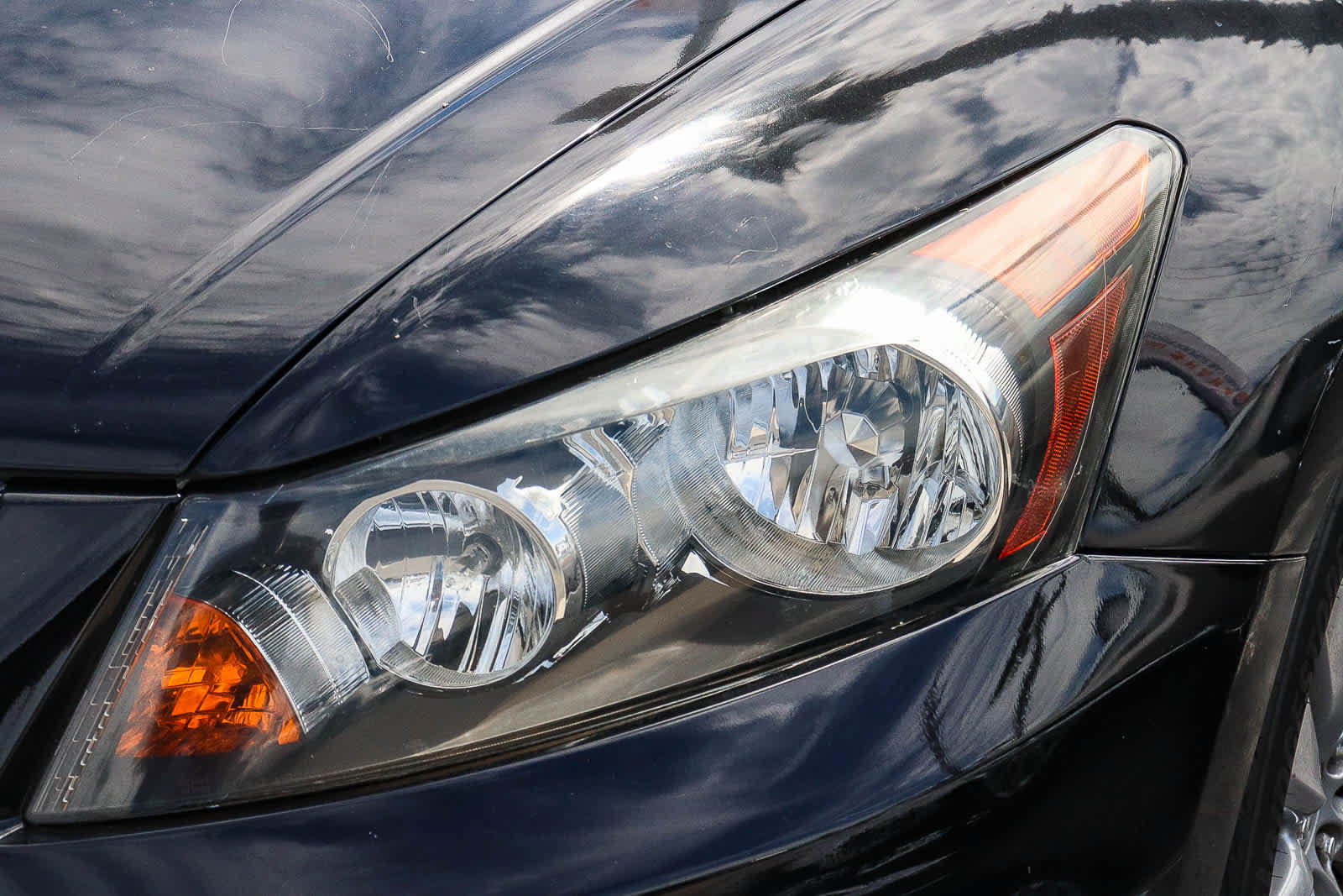 Used 2011 Honda Accord EX-L image 2