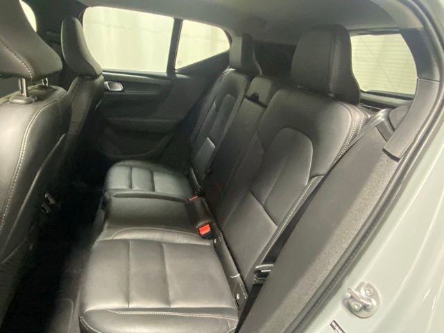 Used 2025 Volvo XC40 B5 Core AWD/4WD image 14