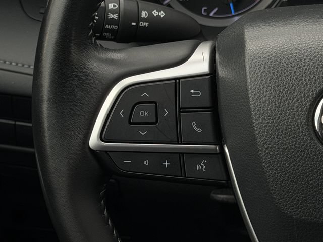 Used 2023 Toyota Highlander XLE AWD/4WD image 14