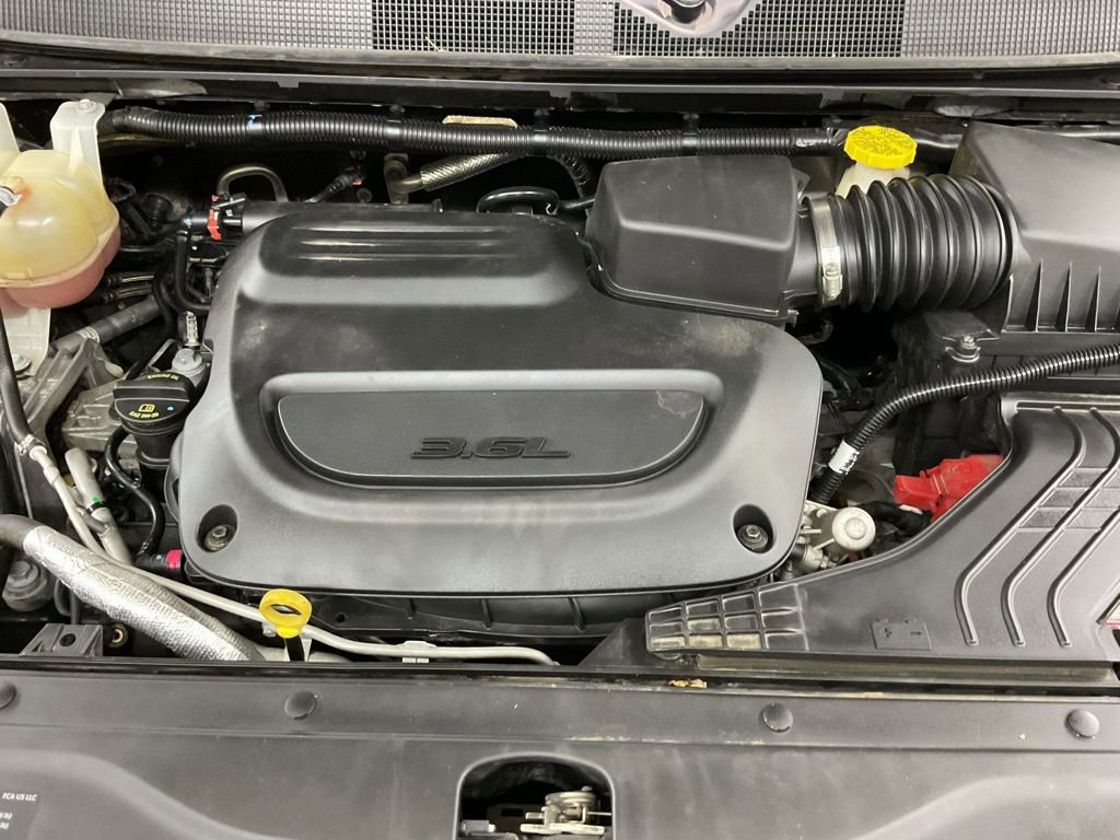Used 2020 Chrysler Pacifica Touring-L FWD image 32