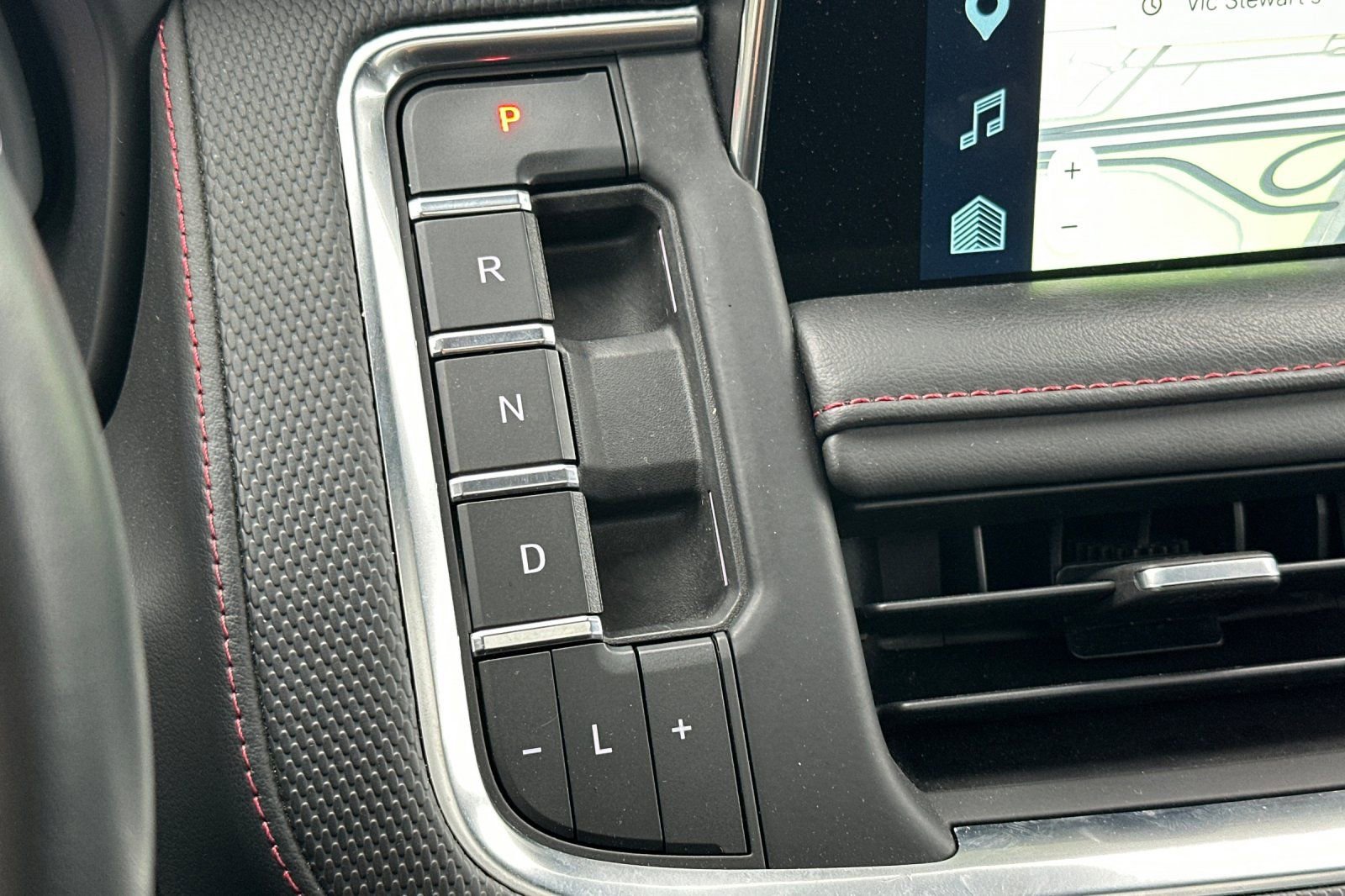 Used 2023 Chevrolet Suburban RST w/ Luxury Package image 34