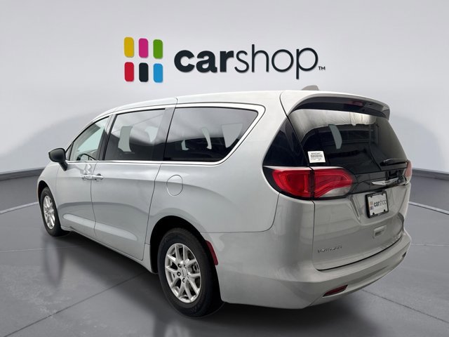 Used 2023 Chrysler Voyager LX image 3