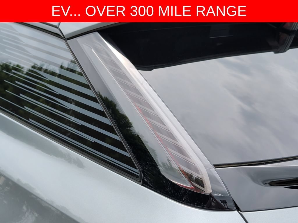 Used 2025 Cadillac Optiq Sport 2 w/ LPO, Floor Liner Package AWD/4WD image 44