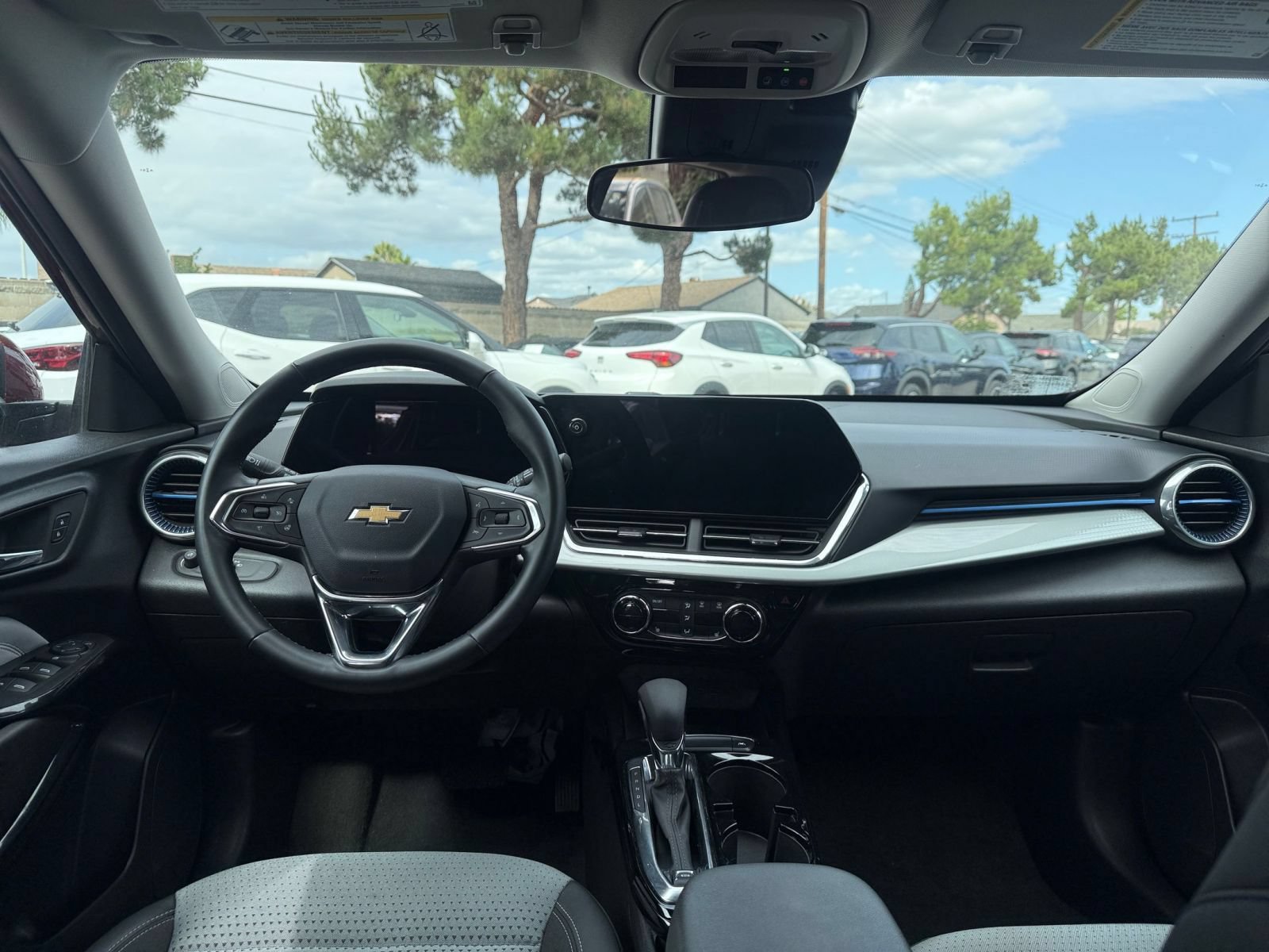 Used 2025 Chevrolet Trax LT w/ LT Convenience Package FWD image 30