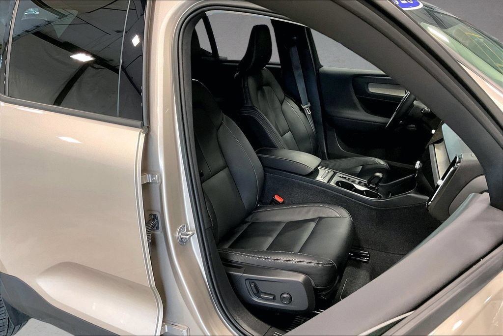 Certified 2023 Volvo XC40 B5 Core w/ Convenience Package AWD/4WD image 29