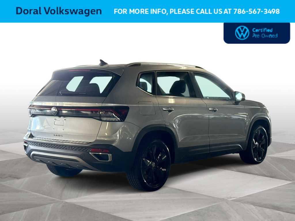 Used 2025 Volkswagen Taos SE FWD image 8