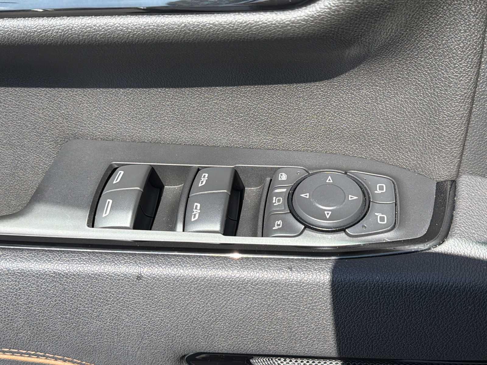 Used 2025 GMC Sierra 2500 AT4 w/ AT4 Premium Plus Package AWD/4WD image 23