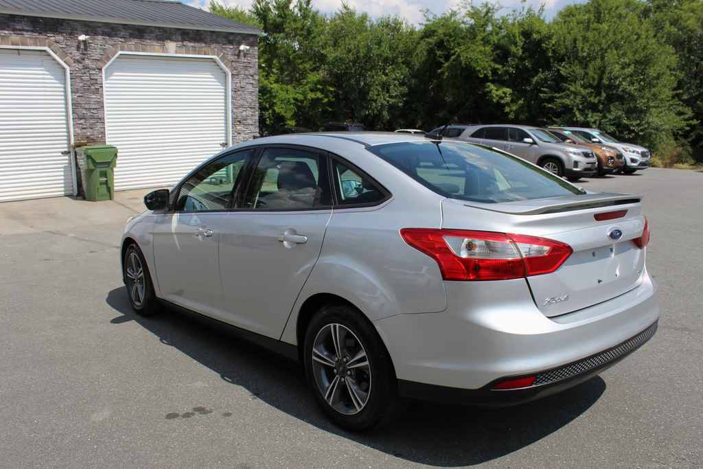 Used 2014 Ford Focus SE w/ SE Sport Package FWD image 9
