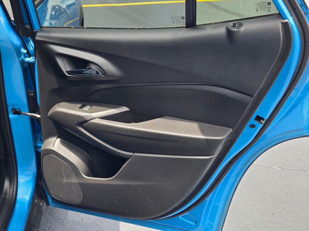 Used 2025 Chevrolet Trax RS FWD image 9