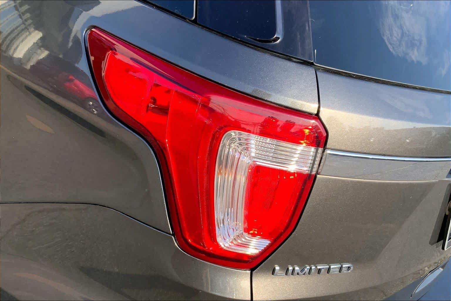 Used 2017 Ford Explorer Limited w/ Equipment Group 301A FWD image 24