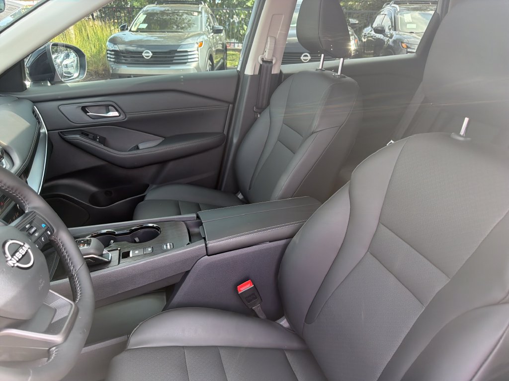 Used 2026 Nissan Rogue Dark Armor FWD image 10
