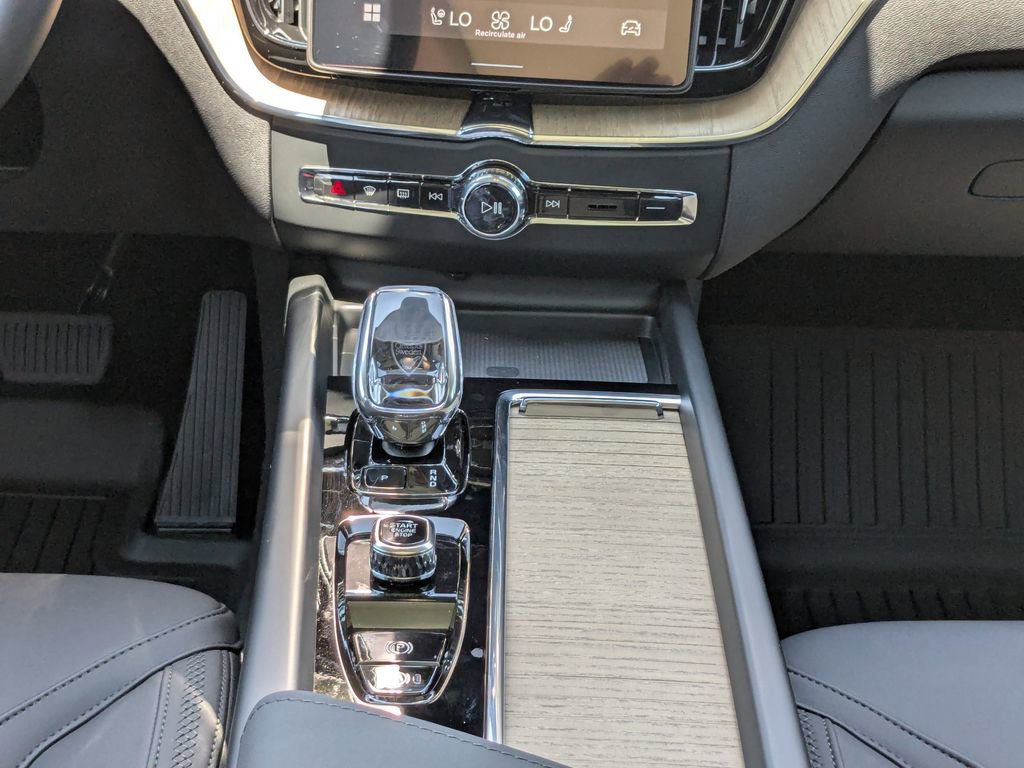New 2026 Volvo XC60 B5 Core image 19