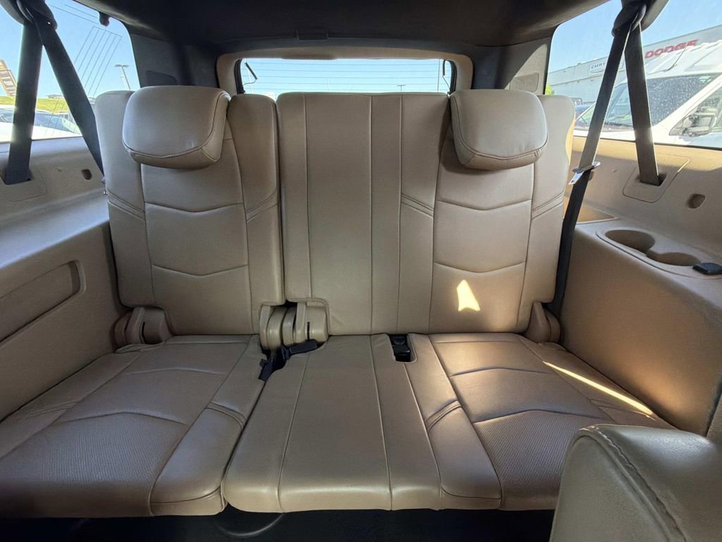 Used 2019 Cadillac Escalade ESV Platinum AWD/4WD image 18